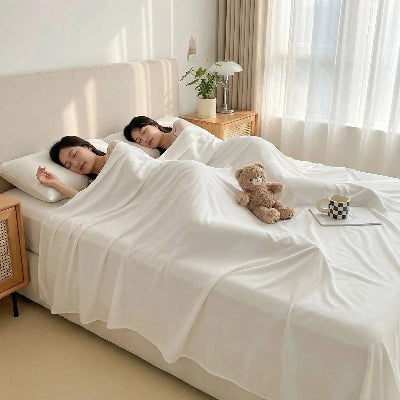 couple endormi sur drap plat blanc sans repassage