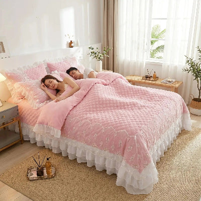 femme homme sur drap plat 2 personnes rose matelassé