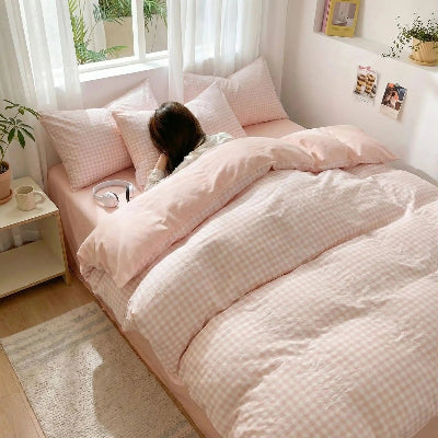 Femme avec housse de couette 220x240 rose rayée