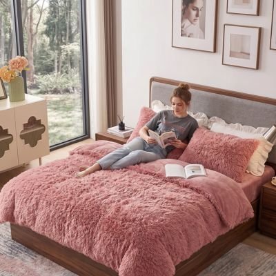 Femme avec livre sur parure de lit 200x200 rose
