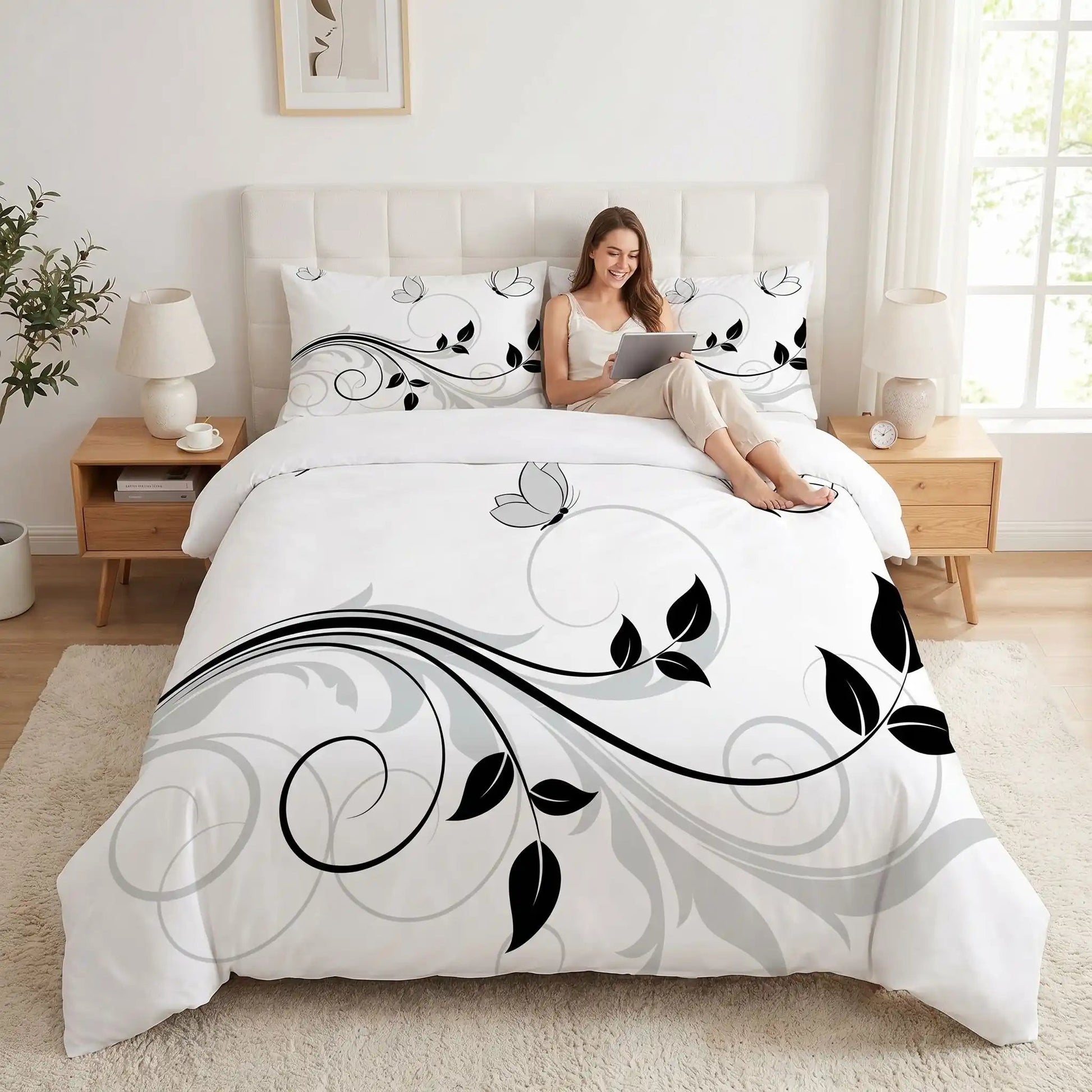 Femme avec tablette sur parure de lit blanche florale lotus zen