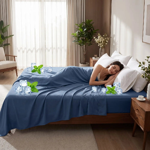 Femme endormie sur drap rafraîchissant CoolNight bleu foncé
