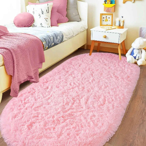 Tapis sortie de lit VIKAMA rose dans chambre décorée