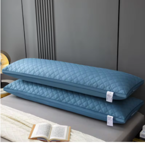 Traversin 180 ferme sur lit dans chambre grise