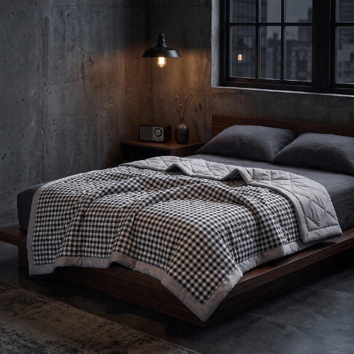 Couverture double face sur lit dans chambre