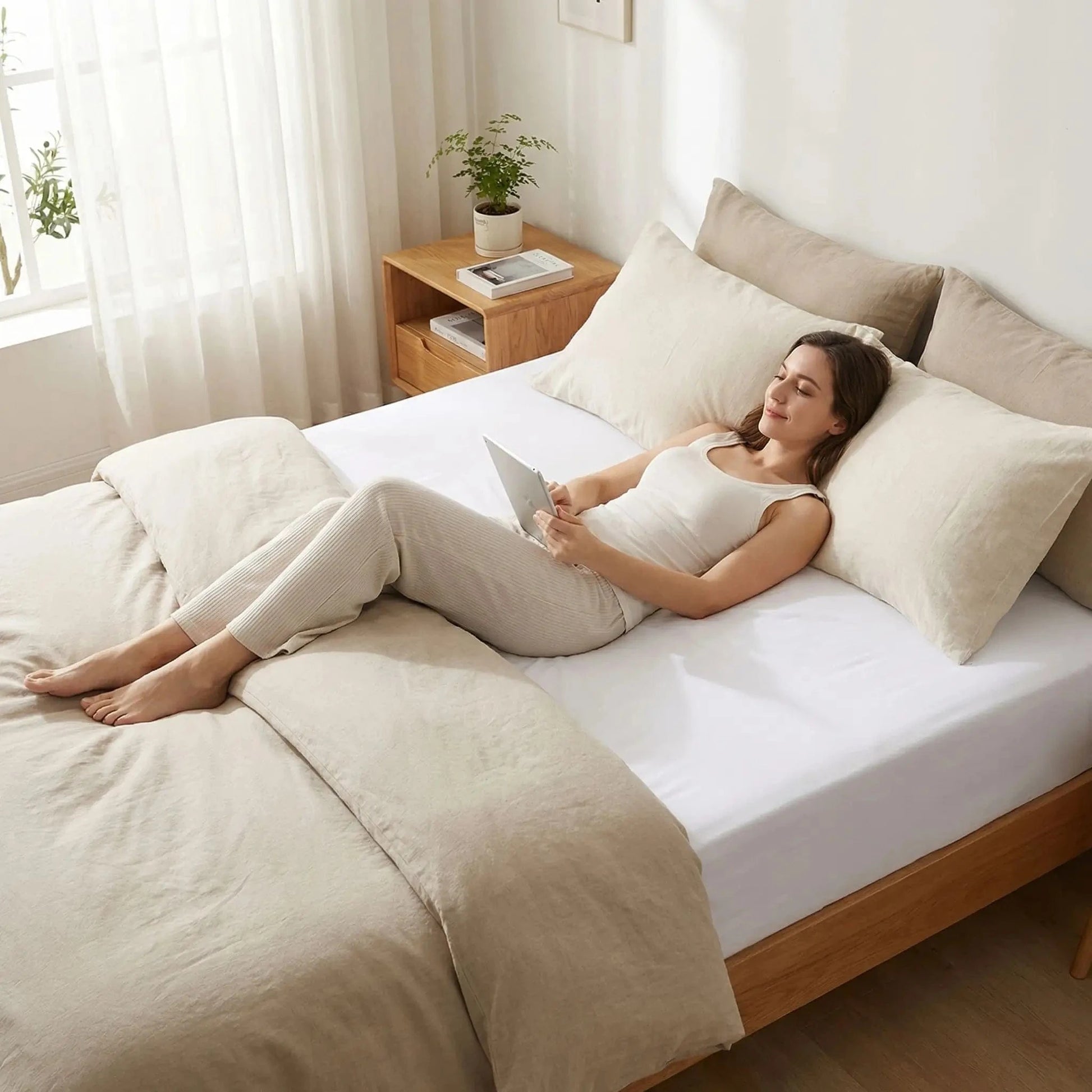 femme couchée sur drap housse 140x200 cm blanc coton doux ajusté 