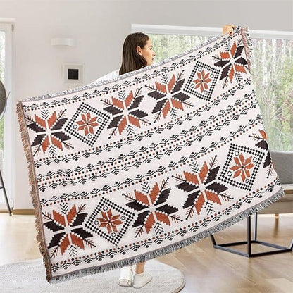femme couverture  ultra artisanale motifs géométriques