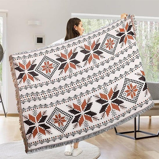 femme couverture  ultra artisanale motifs géométriques
