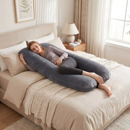 femme enceinte endormie sur traversin ergonomique noir 