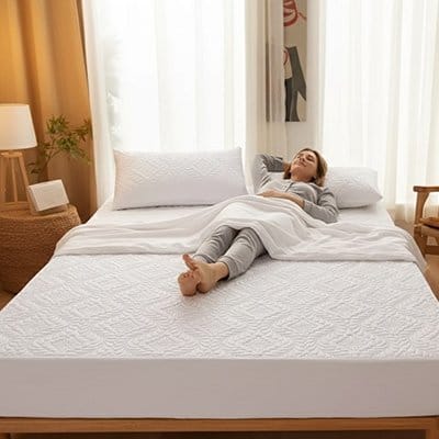 femme endormie protege matelas 140x190 blanc imperméable confort