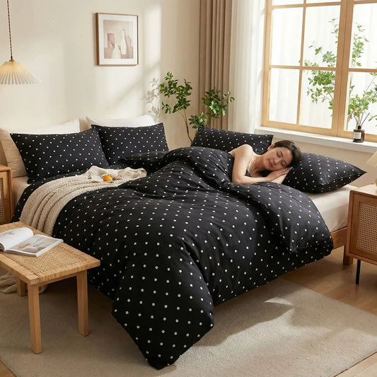 femme endormie sous housse de couette 260x240 noire satin