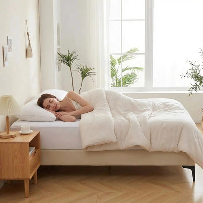 femme endormie sur protege matelas blanc imperméable