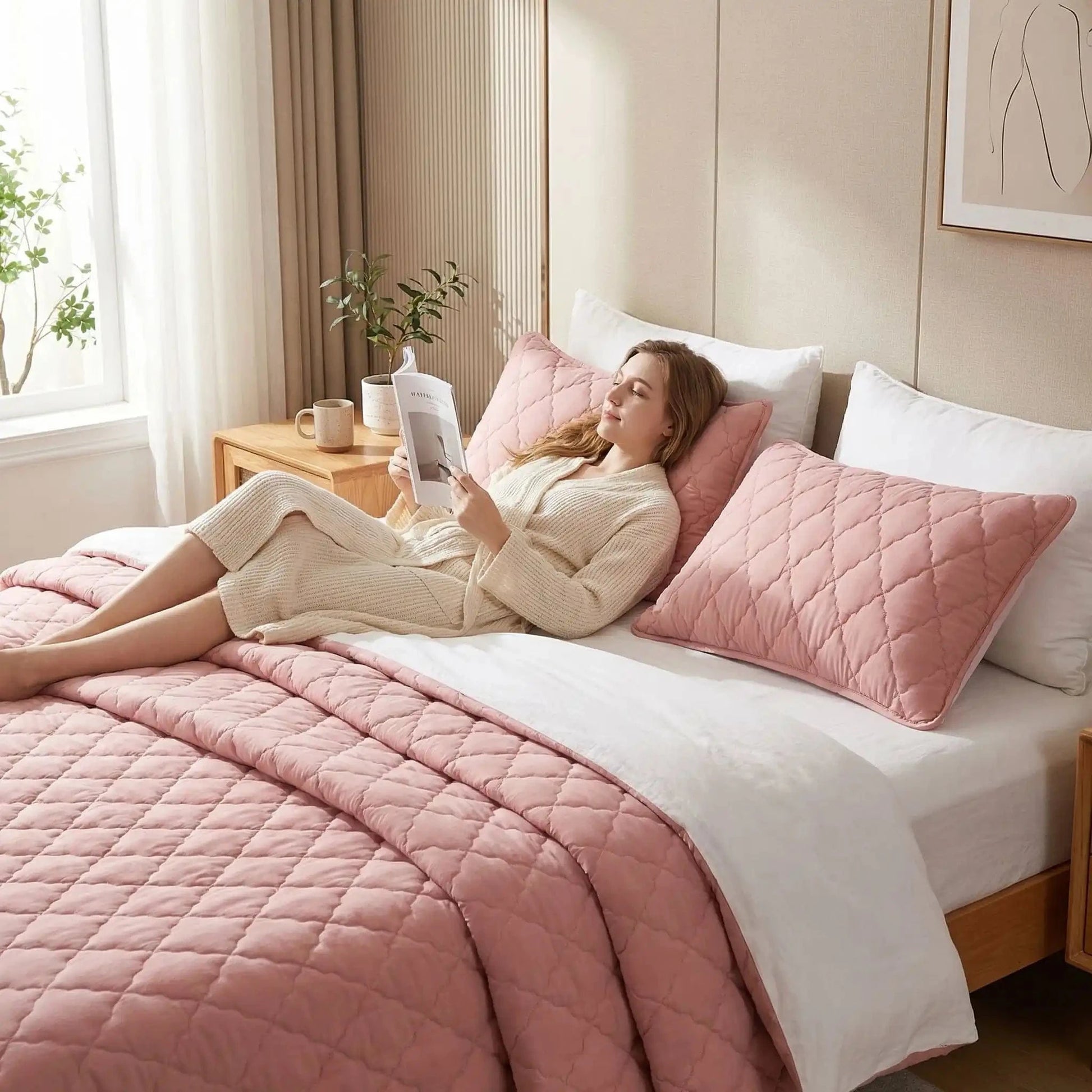 femme lecture taies d'oreiller rose