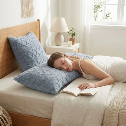 femme lit sur taie d'oreiller bleue confort durable