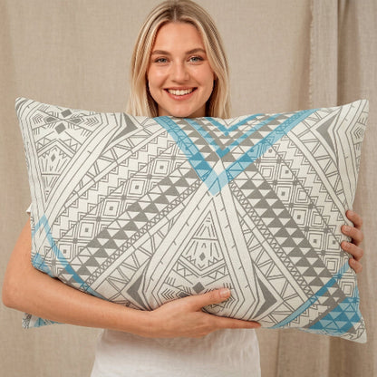 femme souriante avec taies D Oreiller 50x70 argent