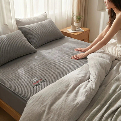 femme sur drap housse 180x200 cm gris cendré imperméable et doux