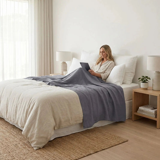 femme sur drap plat 2 personnes gris lin européen