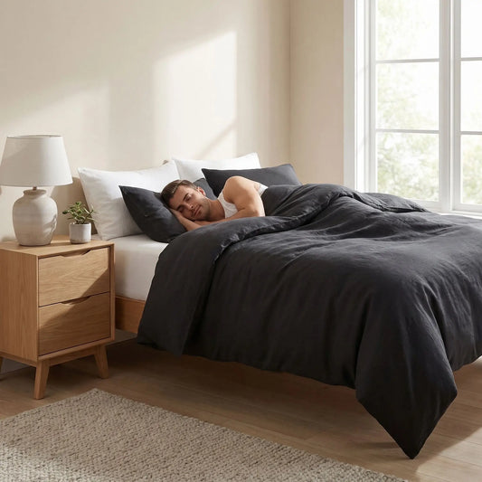 homme avec housse de couette noire prestige raffiné