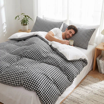 homme couché sous housse de couette 260x240 noire carreaux dentelle