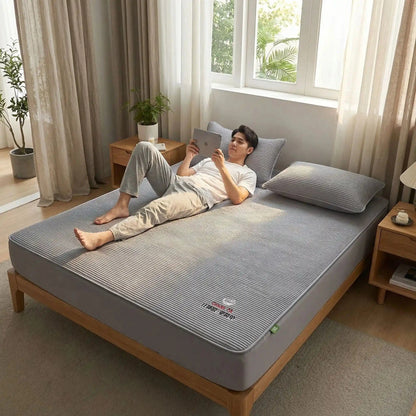 homme couché sur drap housse 90x190 cm gris coton naturel