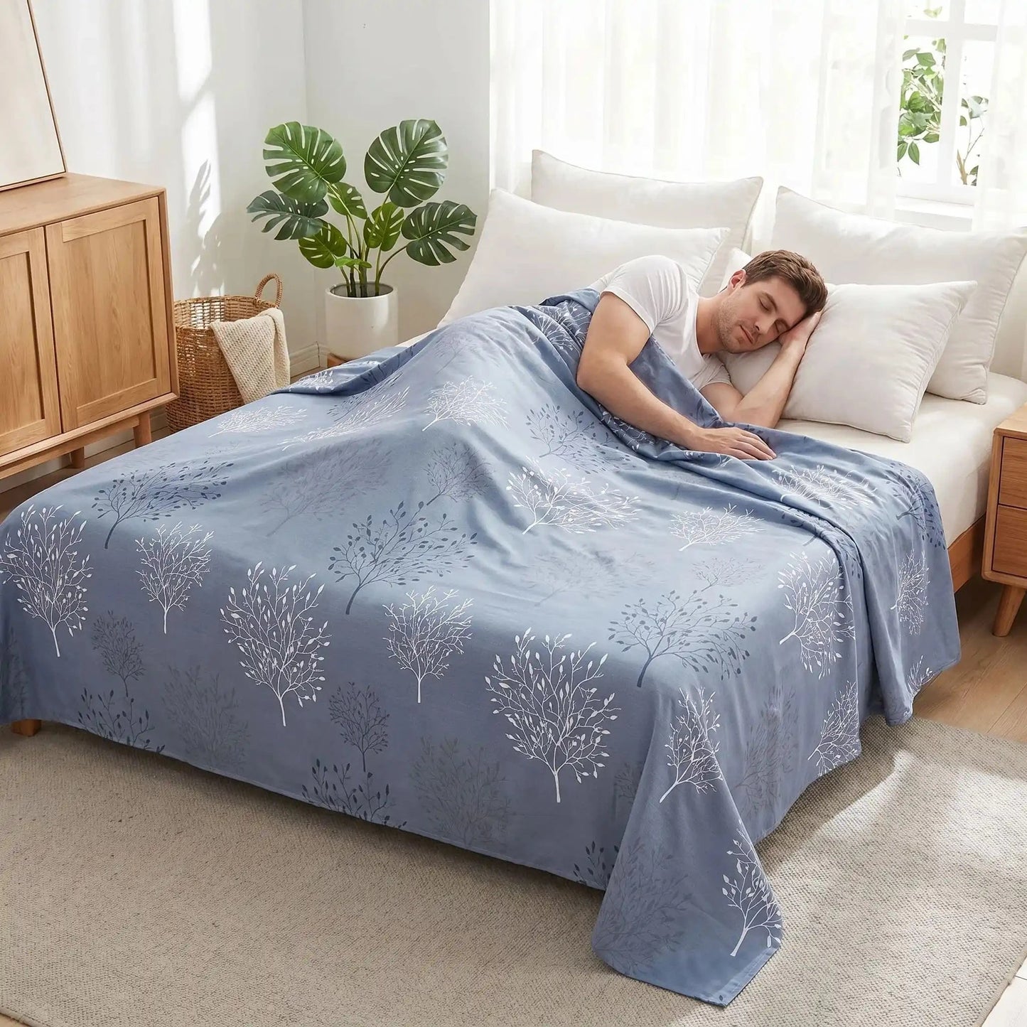 homme endormi sur drap plat bleu floral pur coton 500 