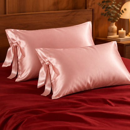 taie d'oreiller satin 50x70 rose sur drap rouge